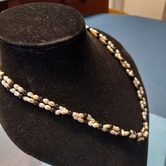 Double strand Seed Pearl and black bead Necklace - Picture 3 of 4